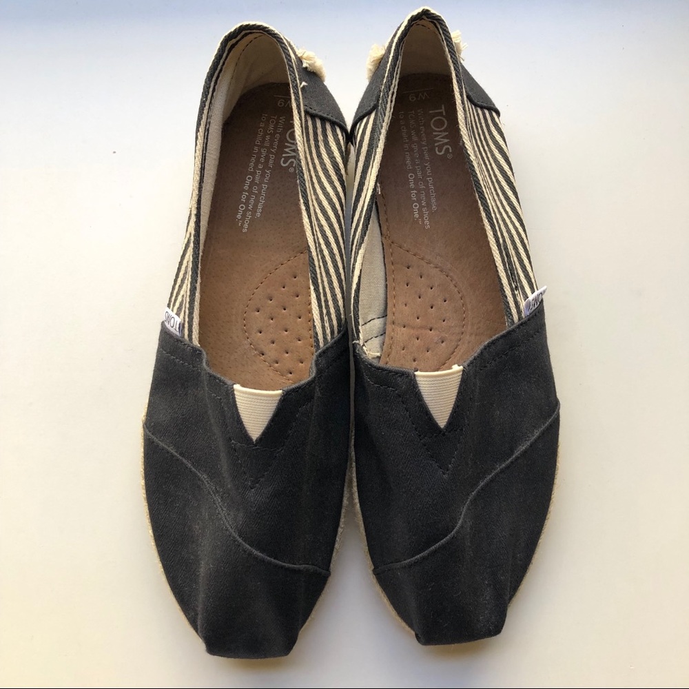 Toms Black Stripe Rope Sole Slip-Ons, 9 || Toms